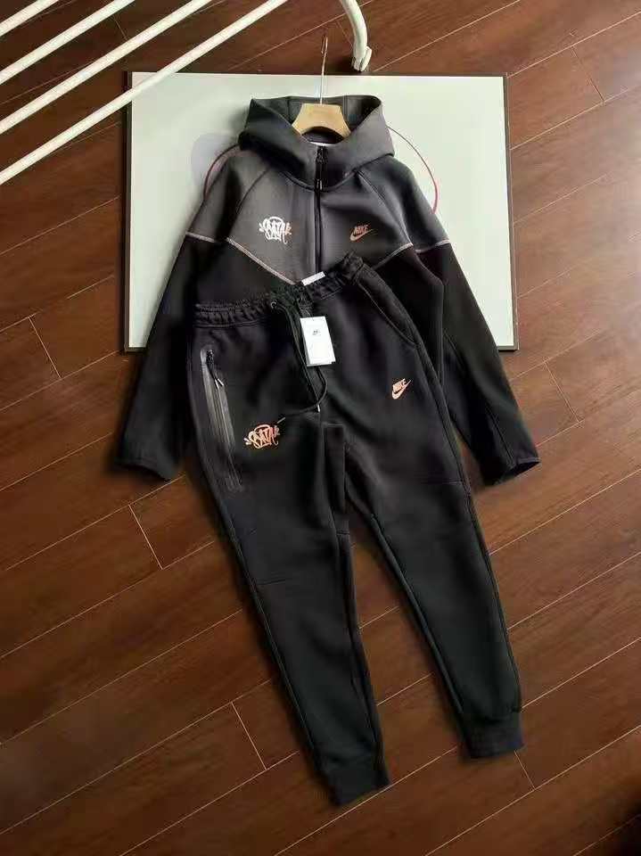 SYNA WORLD NIKE TECH FLEECE