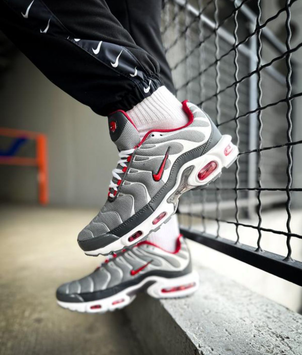 NIKE AIR MAX PLUS "RED/GREY"