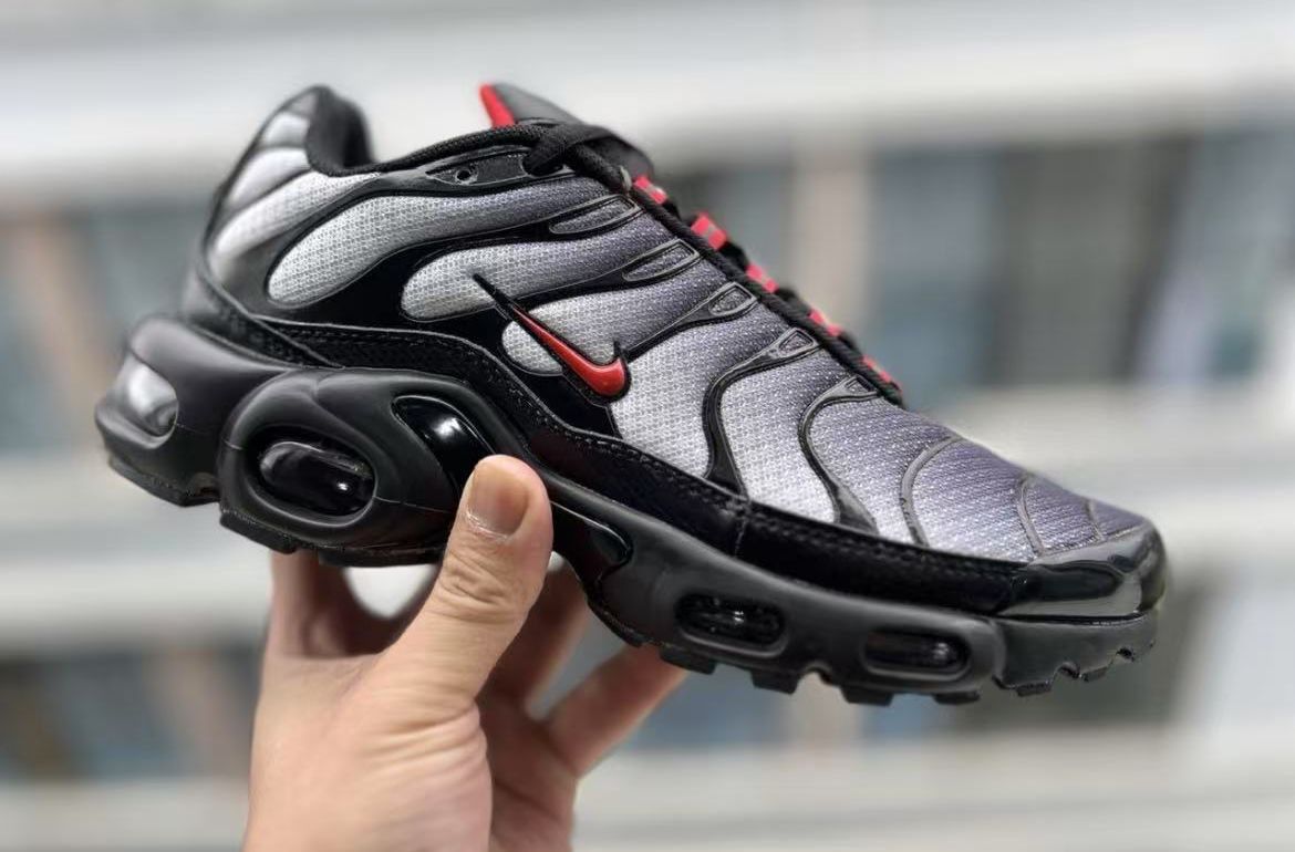 NIKE AIR MAX PLUS "GREY/BLACK"
