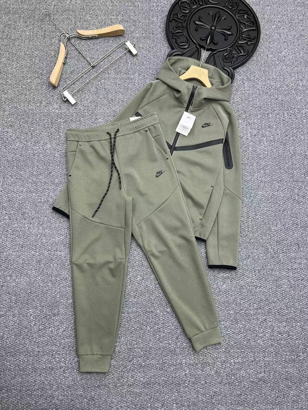 NIKE TECH FLEECE