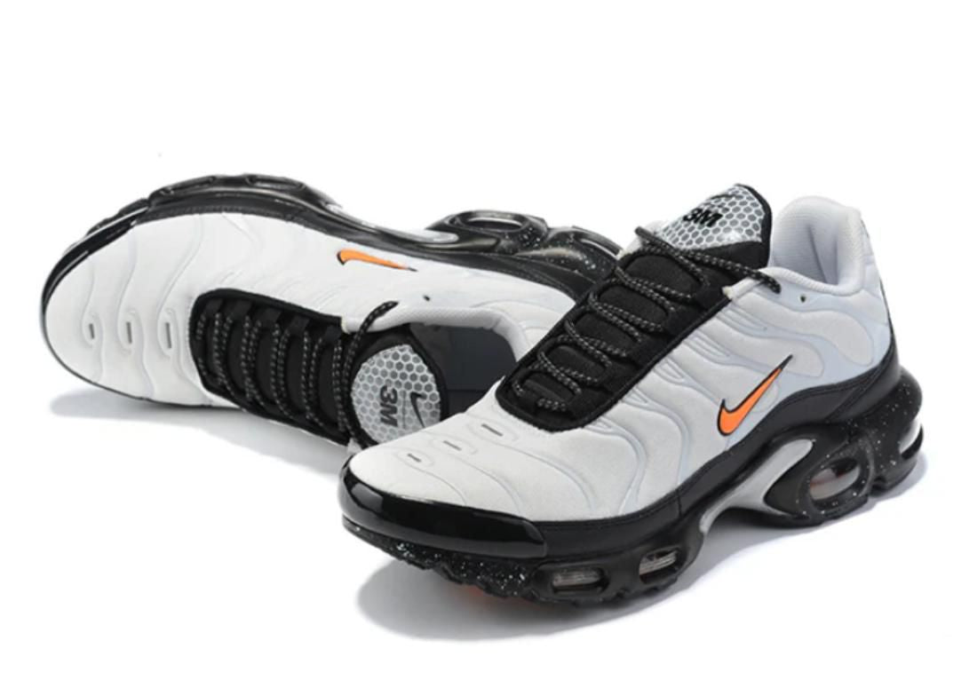 NIKE AIR MAX PLUS "WHITE/BLACK"