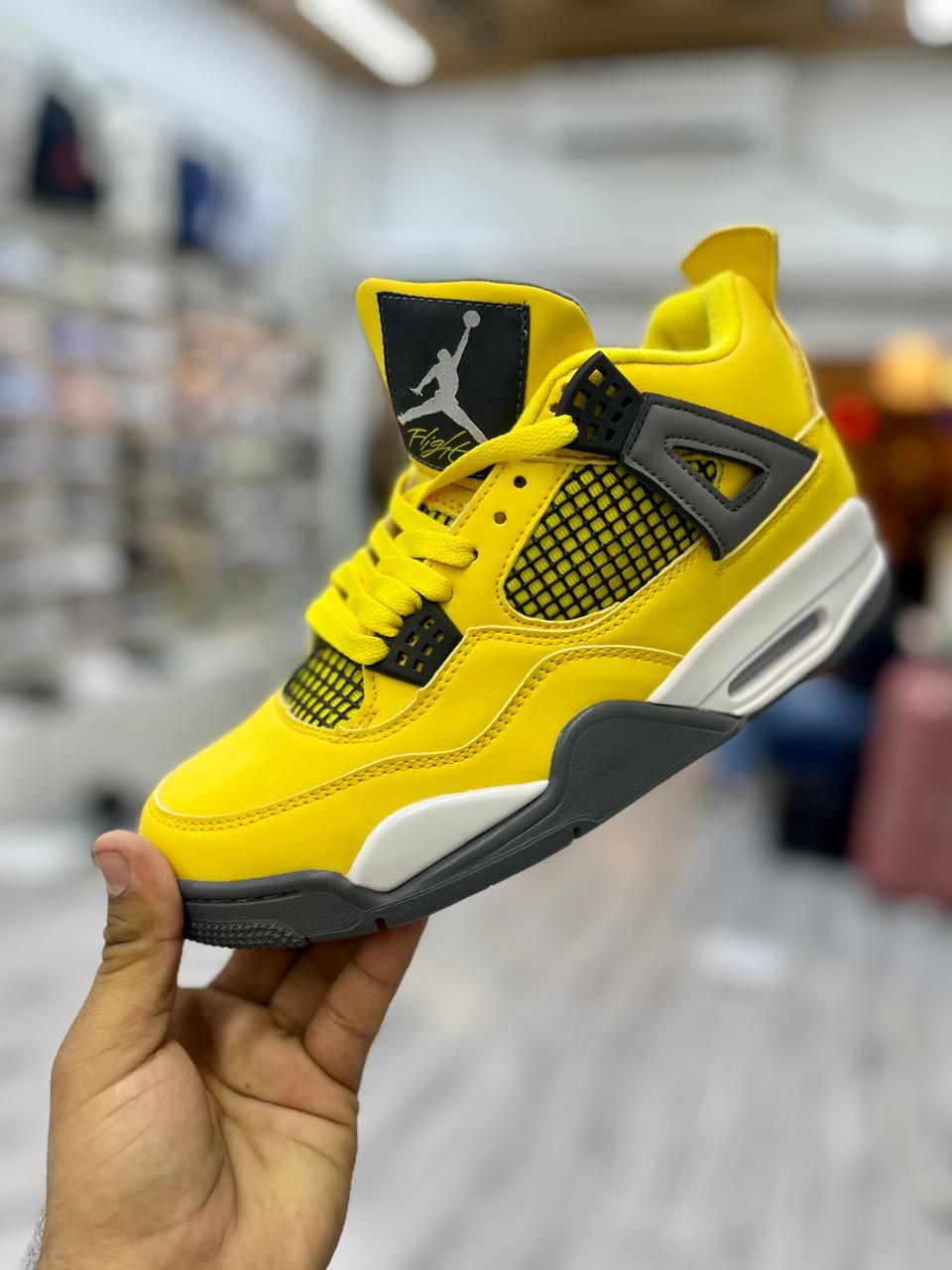JORDAN 4S "YELLOW AND BLACK"